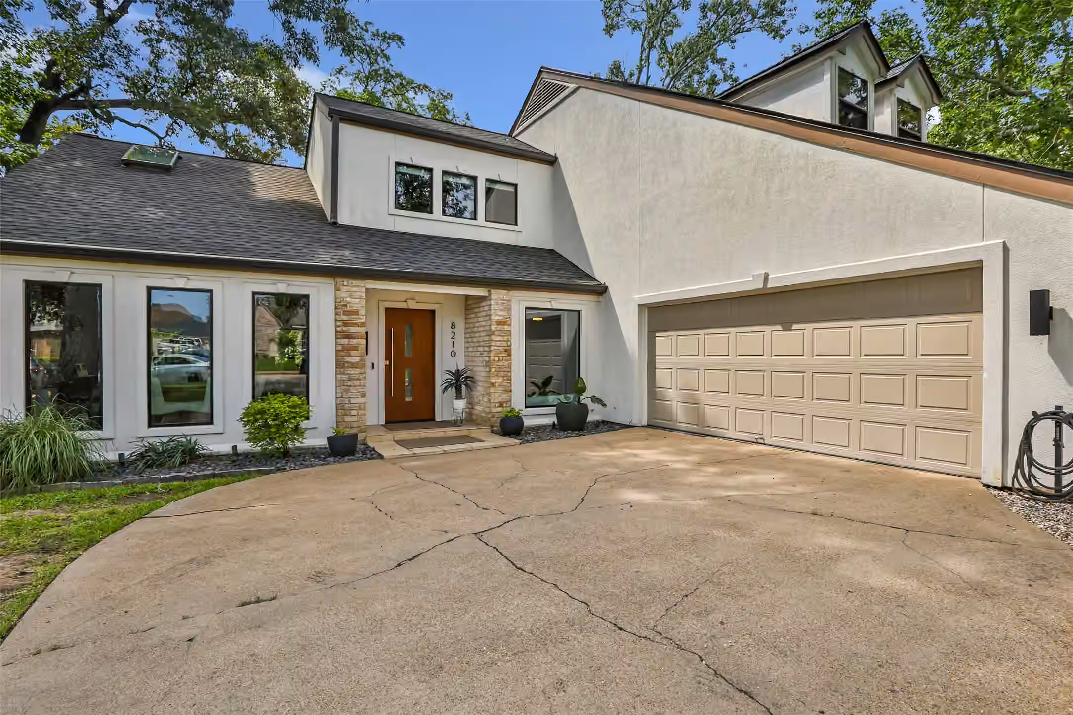 Photo 3 of 8210 Magnolia Glen Drive, Humble, TX
