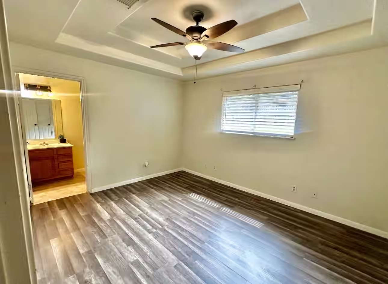 Photo 5 of 12421 Royal Springs, Conroe, TX