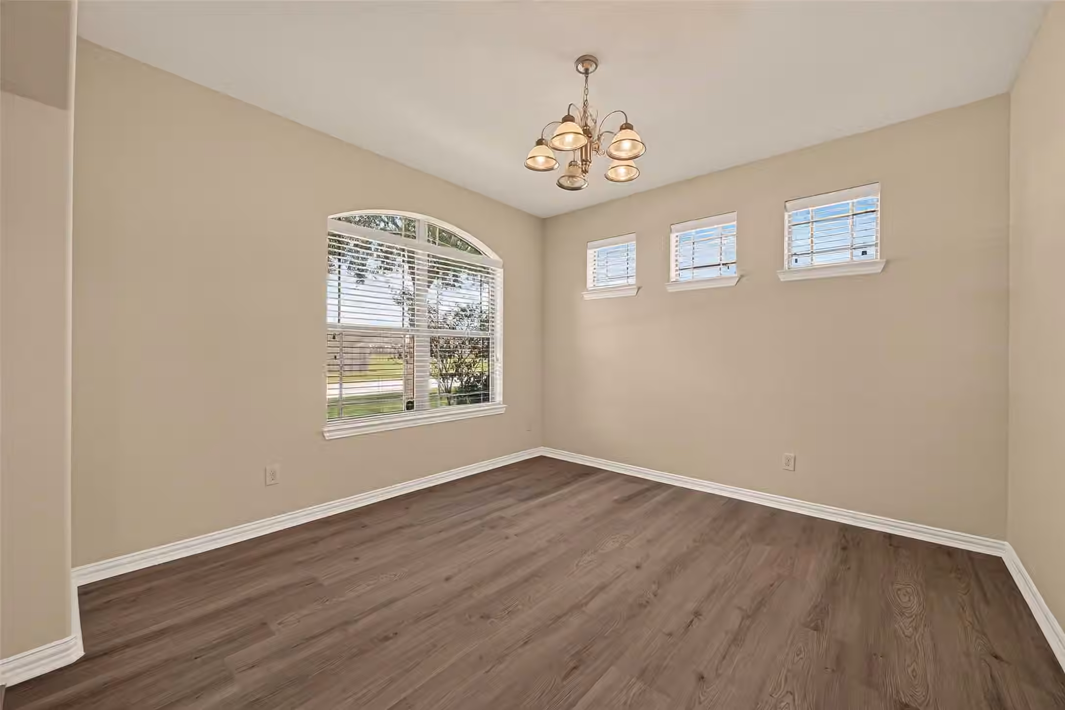 Photo 7 of 6402 Patridge Drive, Pearland, TX