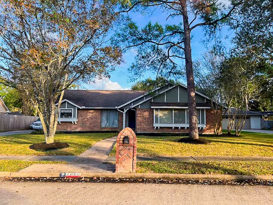 Photo of 1203 Middlecreek Street, Friendswood, TX 77546