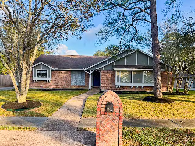 Photo 2 of 1203 Middlecreek Street, Friendswood, TX