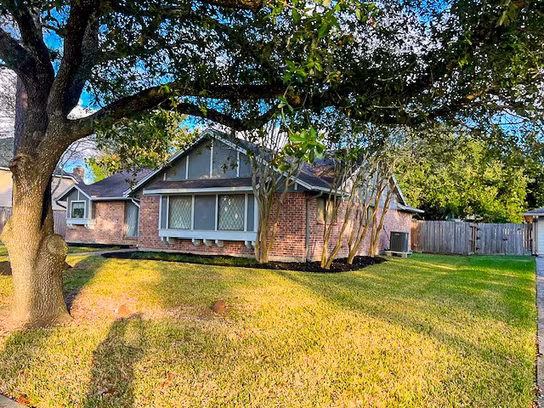 Photo 6 of 1203 Middlecreek Street, Friendswood, TX