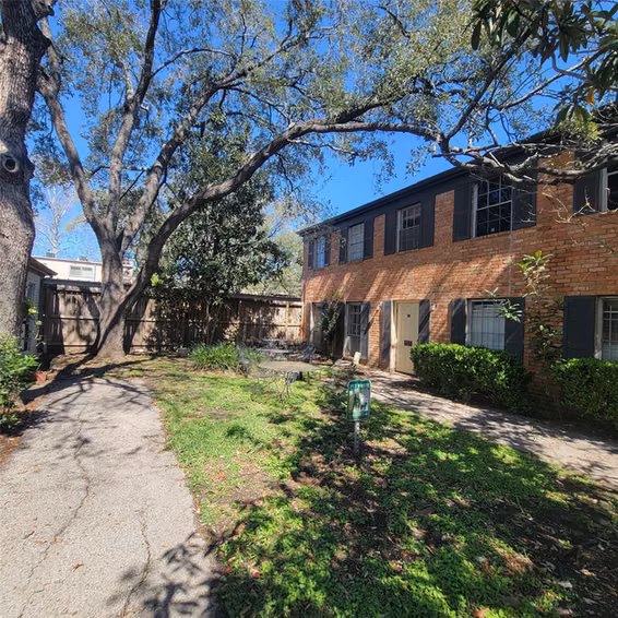 Photo 3 of 5210 Arboles Drive B1, Houston, TX