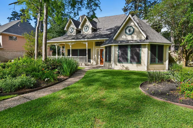 Photo 3 of 17703 Oaksham Lane, Spring, TX