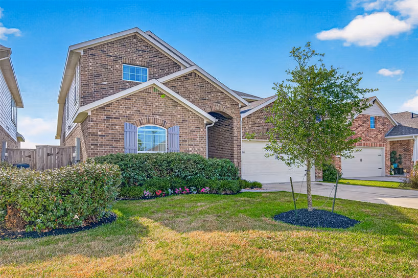 Photo 2 of 3411 Brushy Meadow Drive, Angleton, TX