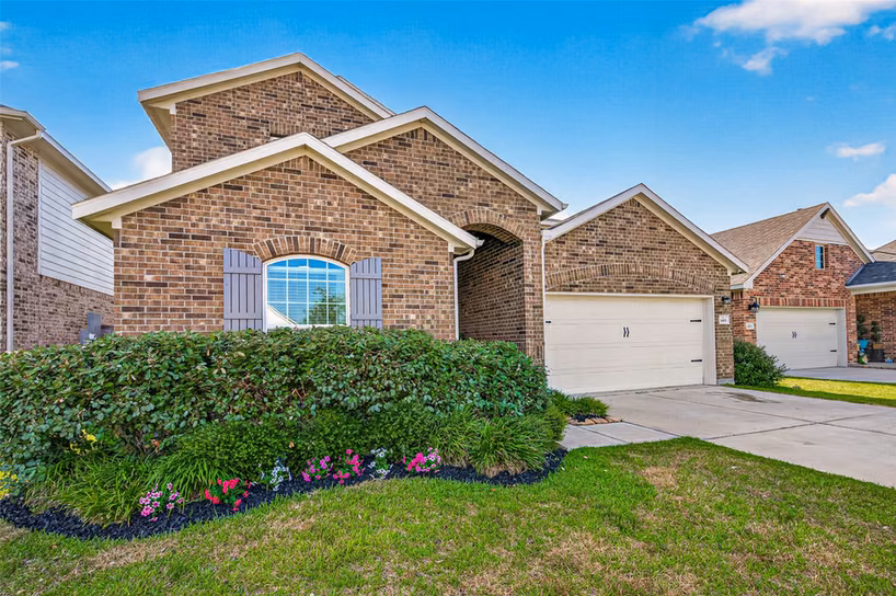 Photo 3 of 3411 Brushy Meadow Drive, Angleton, TX