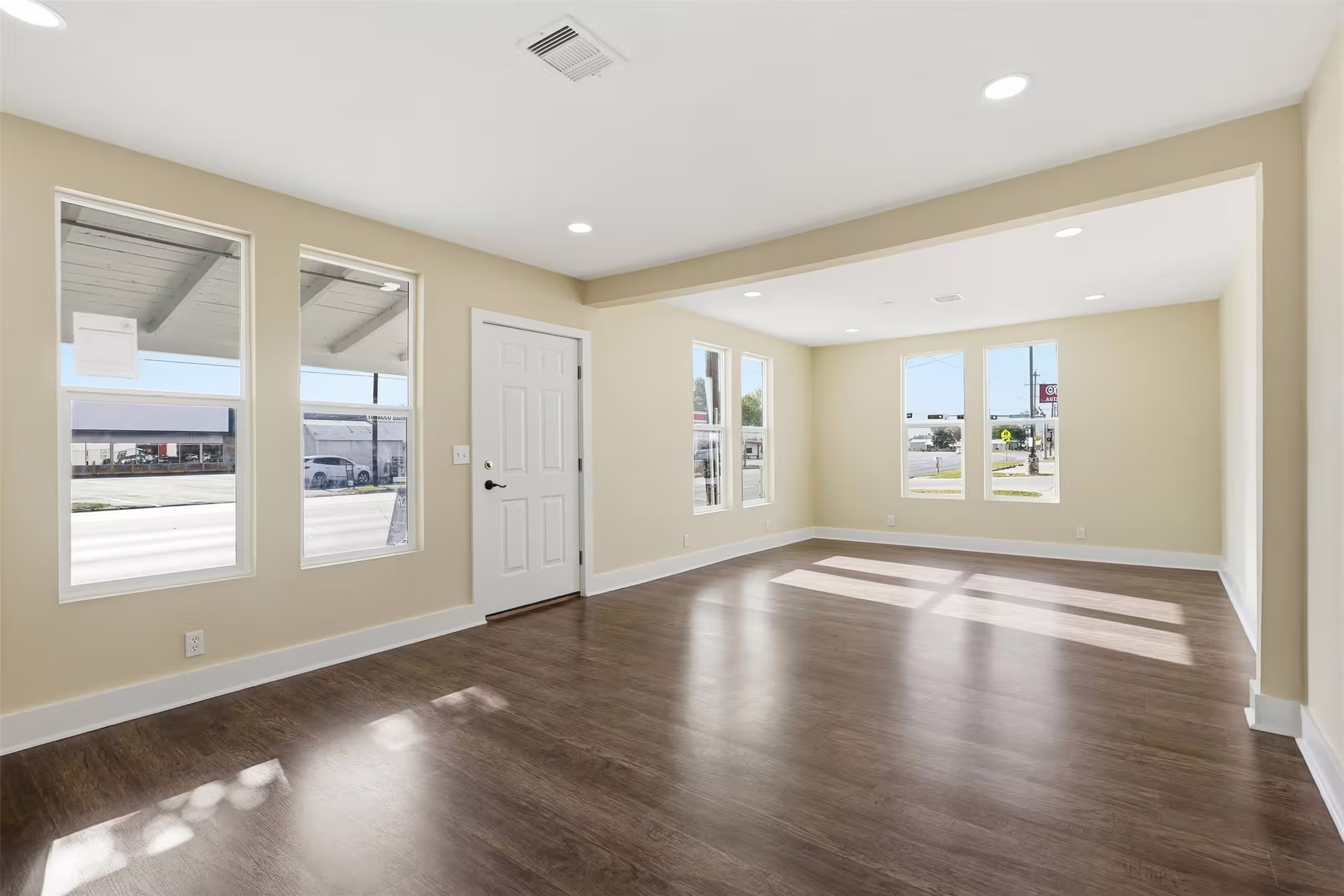 Photo 6 of 1410 Fannin Street, Columbus, TX