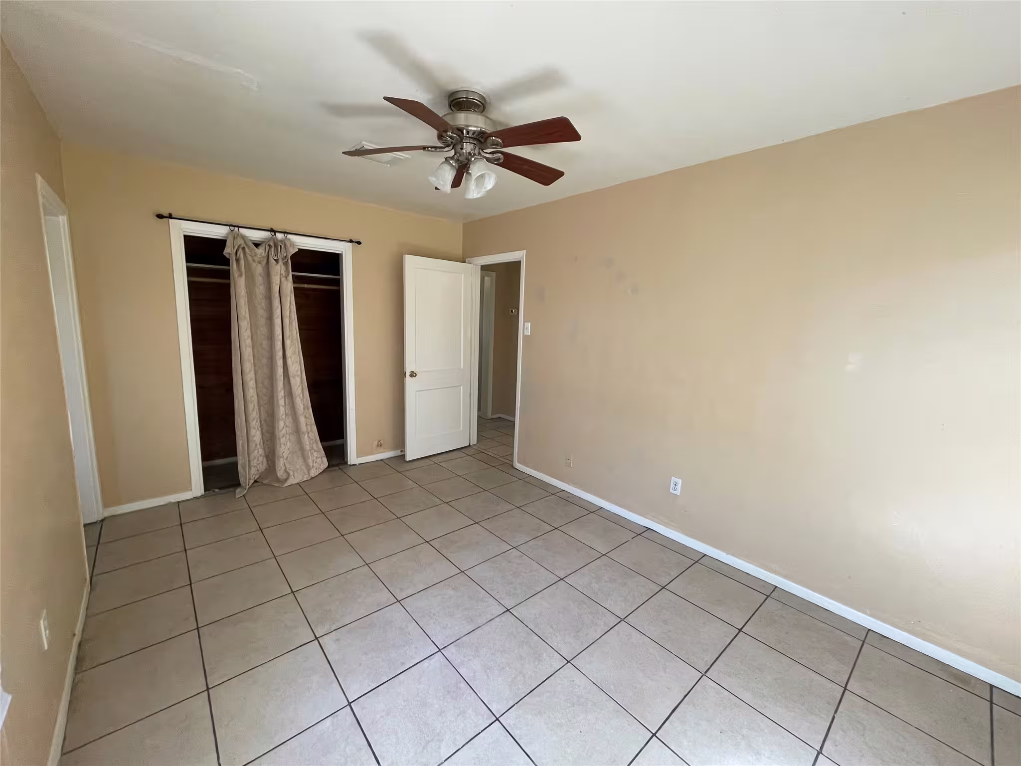 Photo 3 of 3910 Ella Boulevard, Houston, TX