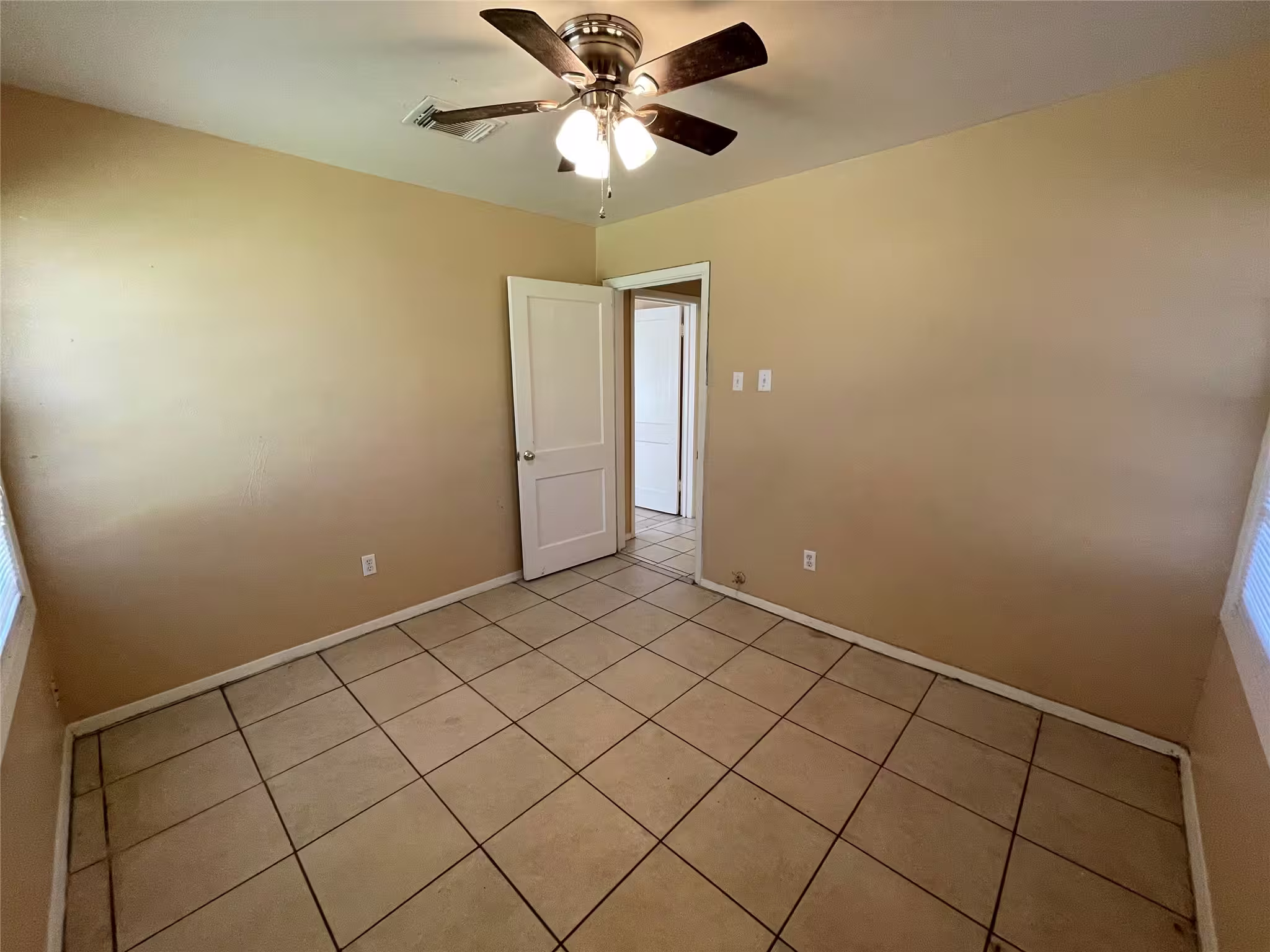 Photo 4 of 3910 Ella Boulevard, Houston, TX