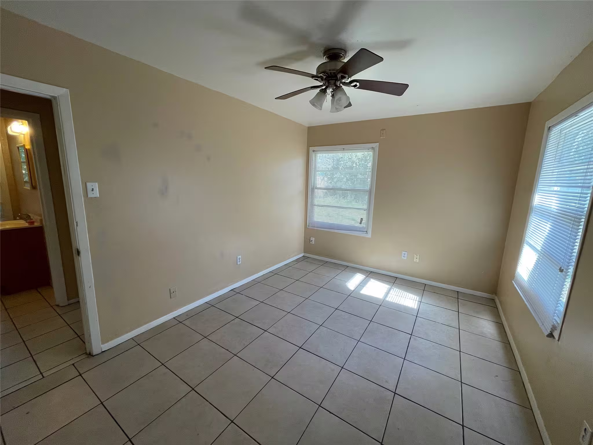 Photo 5 of 3910 Ella Boulevard, Houston, TX