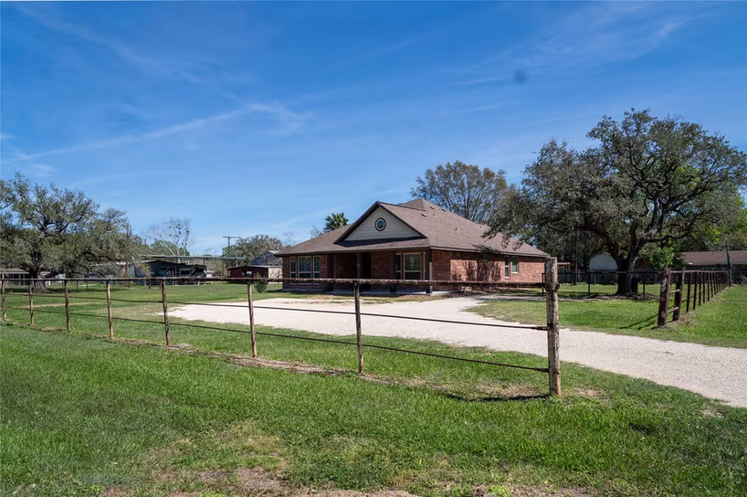 Photo 4 of 119 Hackberry Street, Louise, TX