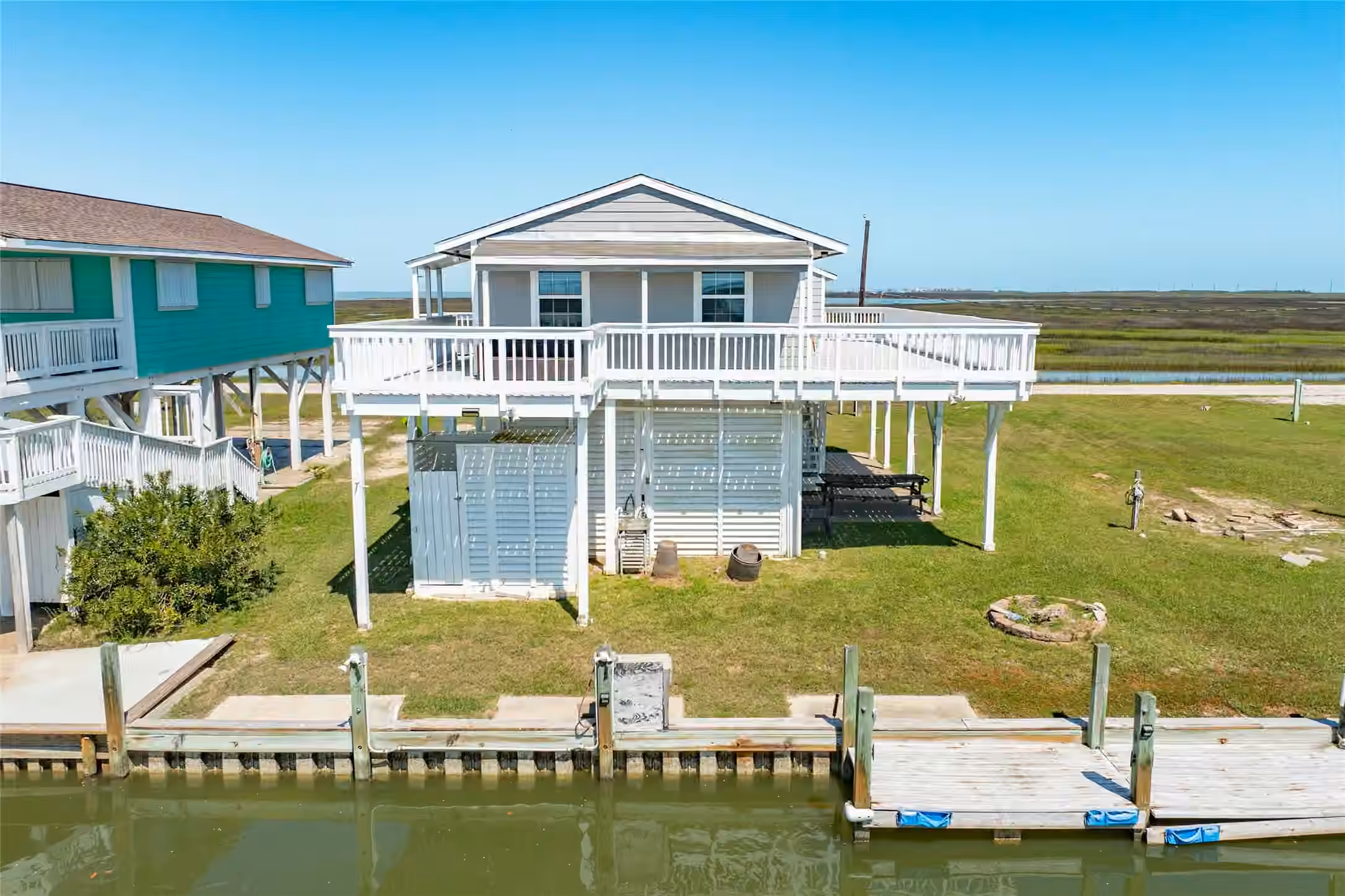 Photo 2 of 707 Pompano Lane, Freeport, TX