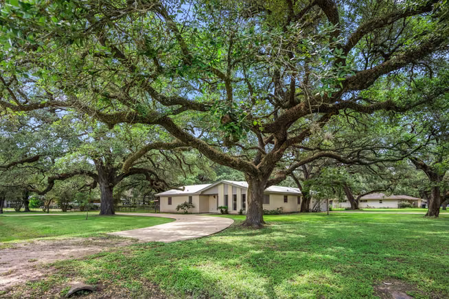 Photo of 103 King Drive, Columbus, TX