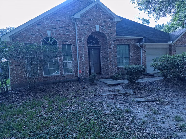 Photo 4 of 18027 Landing Brook Drive, Humble, TX
