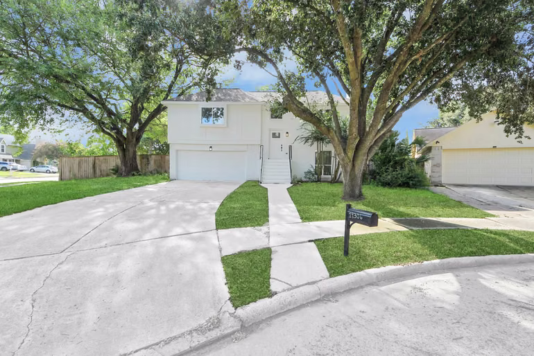 Photo 2 of 19306 Gladewater Court, Tomball, TX