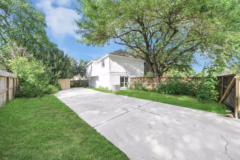 Photo 4 of 19306 Gladewater Court, Tomball, TX