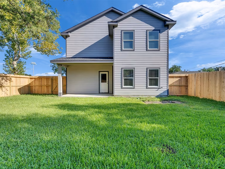 Photo 4 of 1327 5th Avenue N, Texas City, TX
