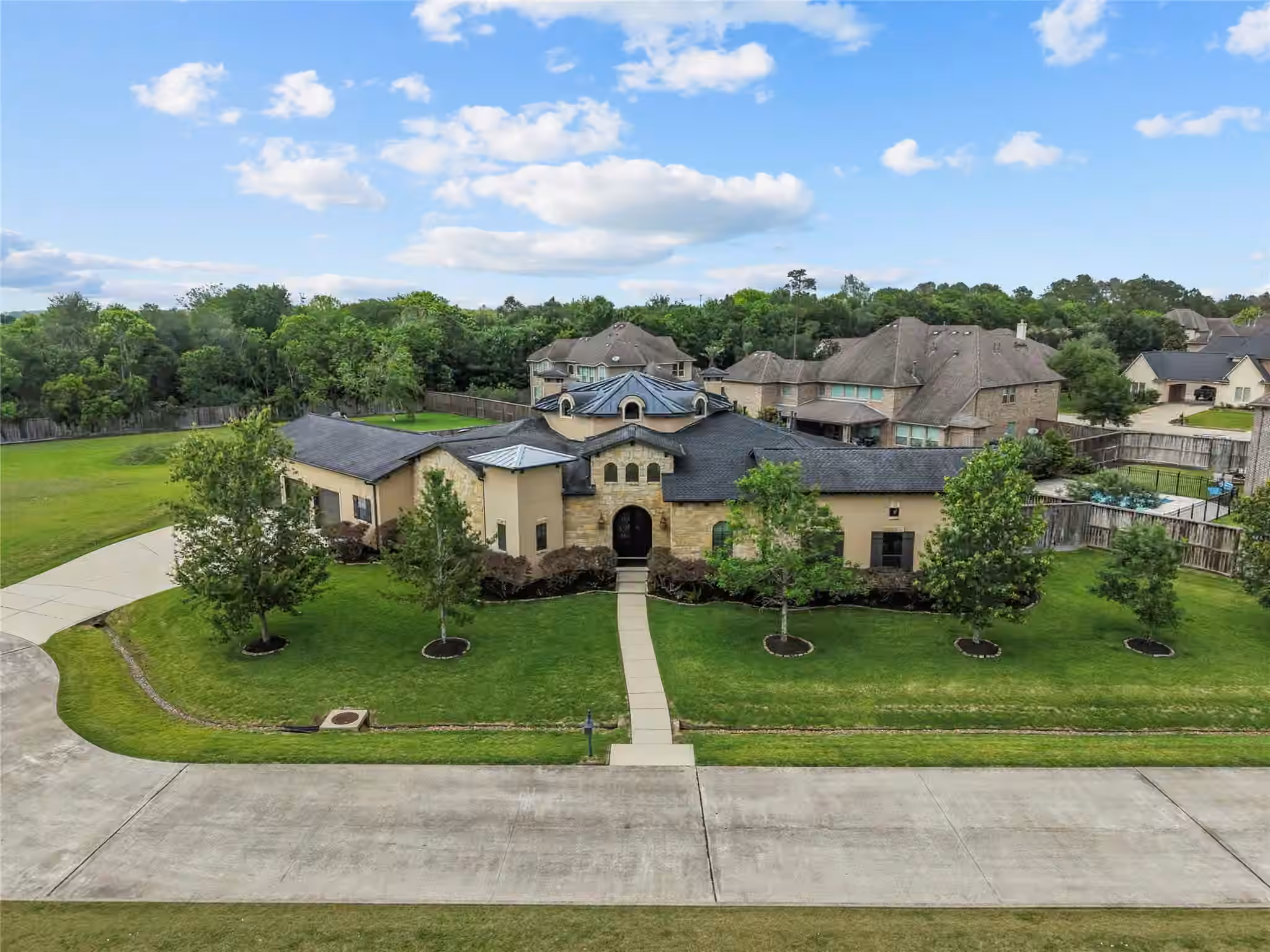 Photo 4 of 2080 Wilderness Trail, Friendswood, TX