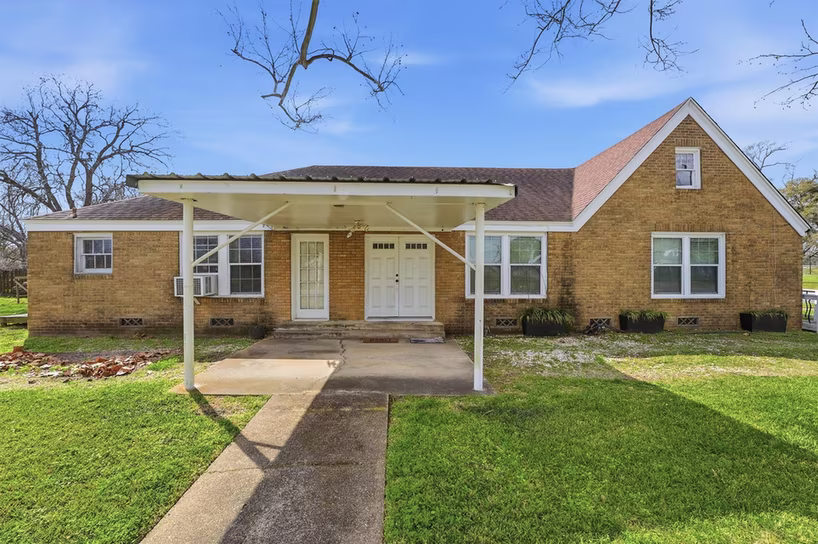 Photo 2 of 403 S Velasco Street, Angleton, TX