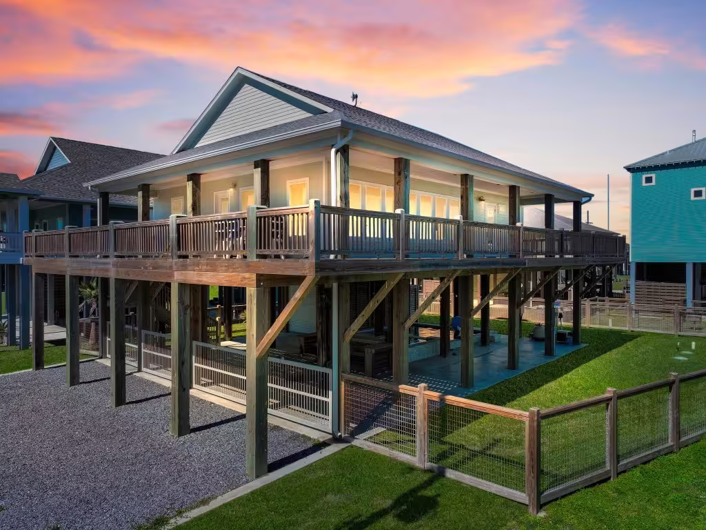 Photo of 928 Kenlyn Drive, Crystal Beach, TX