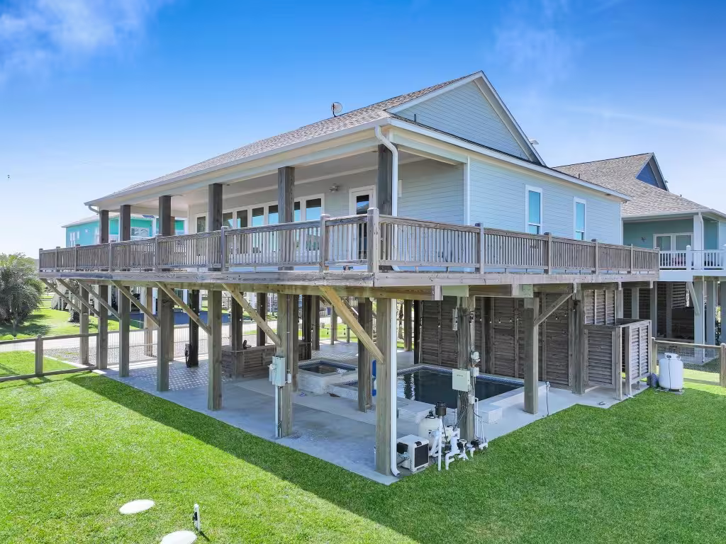 Photo 5 of 928 Kenlyn Drive, Crystal Beach, TX