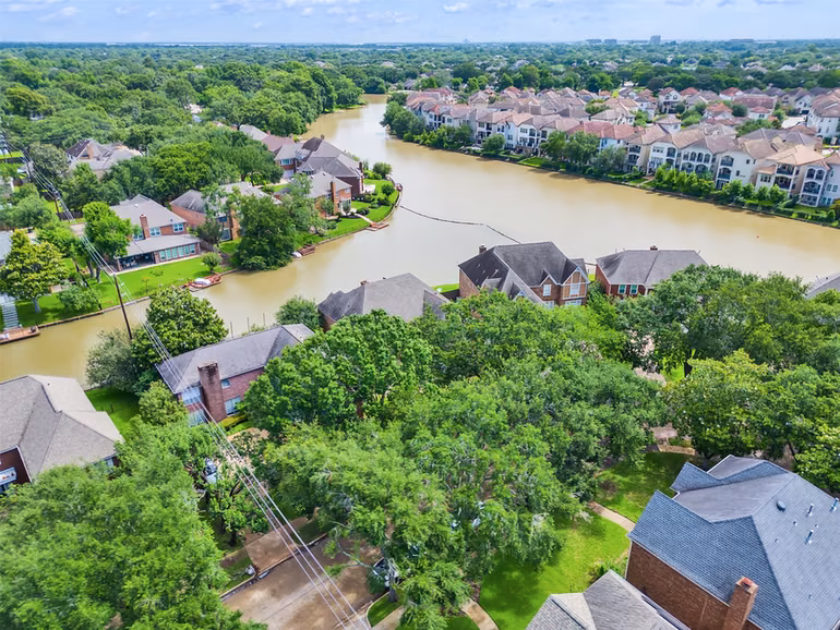 Photo 3 of 1127 Gloria Court, Sugar Land, TX