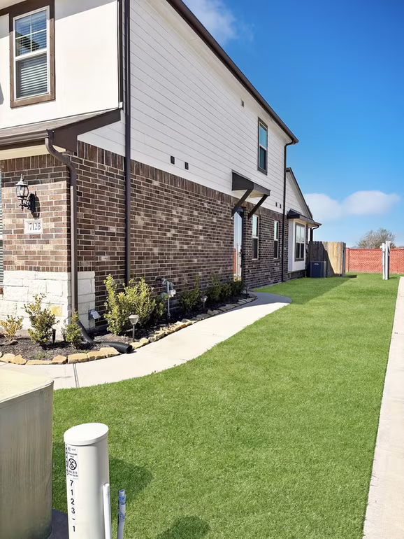Photo 3 of 7123 Elgin Street, Pearland, TX