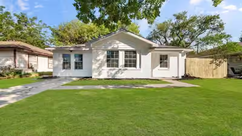 Photo of 900 Largo Street, Baytown, TX 77520