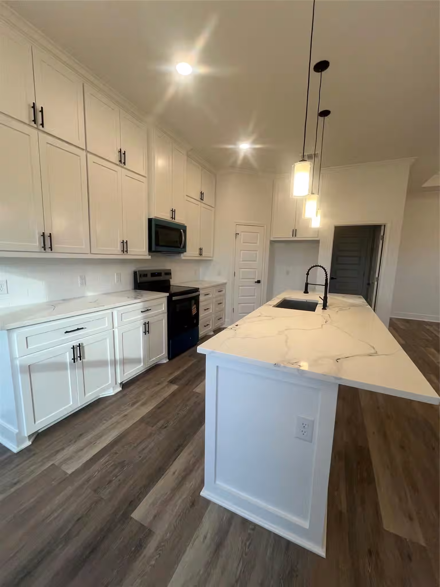 Photo 7 of 33416 FM 521 Road, Angleton, TX