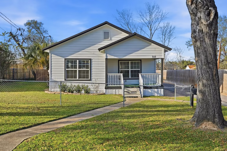 Photo of 308 E Phillips Street, Conroe, TX 77301
