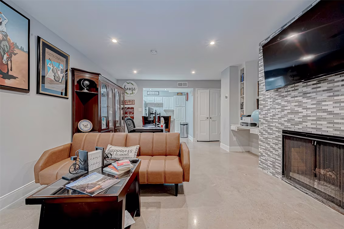 Photo 5 of 1860 White Oak Drive 375, Houston, TX