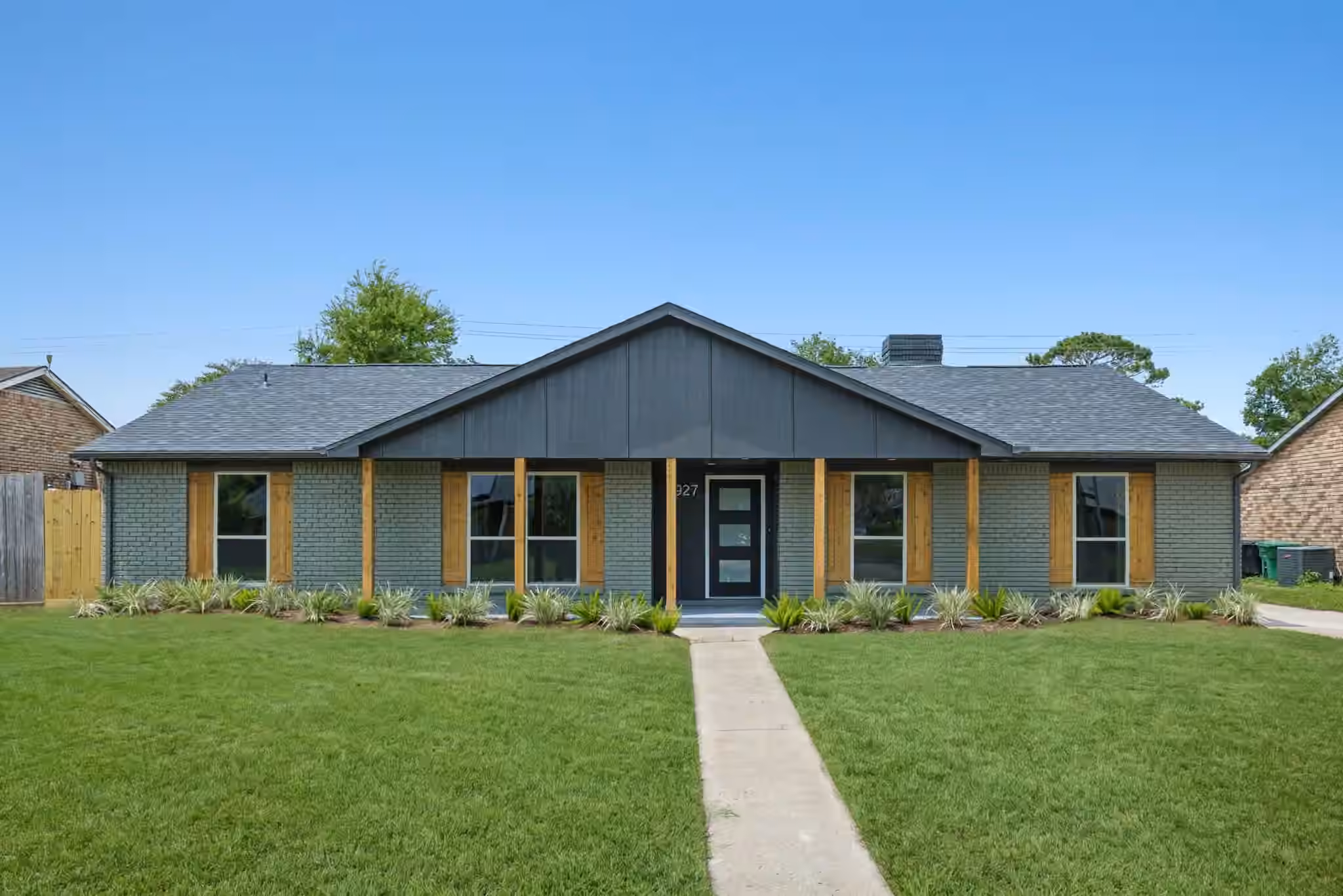Photo 2 of 5927 Beaudry Drive, Houston, TX