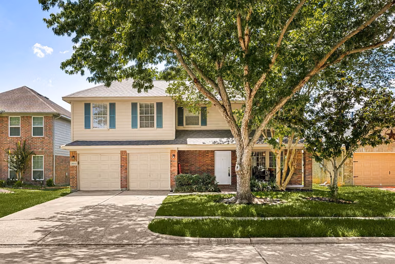Photo 4 of 16818 Basewood Court, Sugar Land, TX