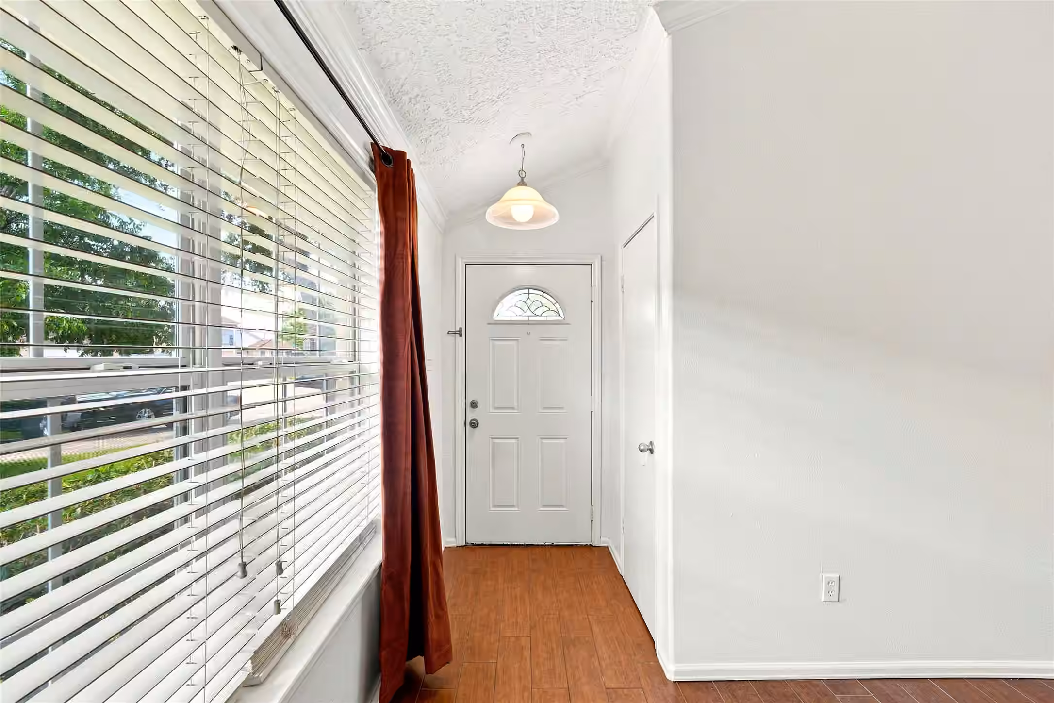Photo 4 of 1414 Great Dover Circle, Channelview, TX