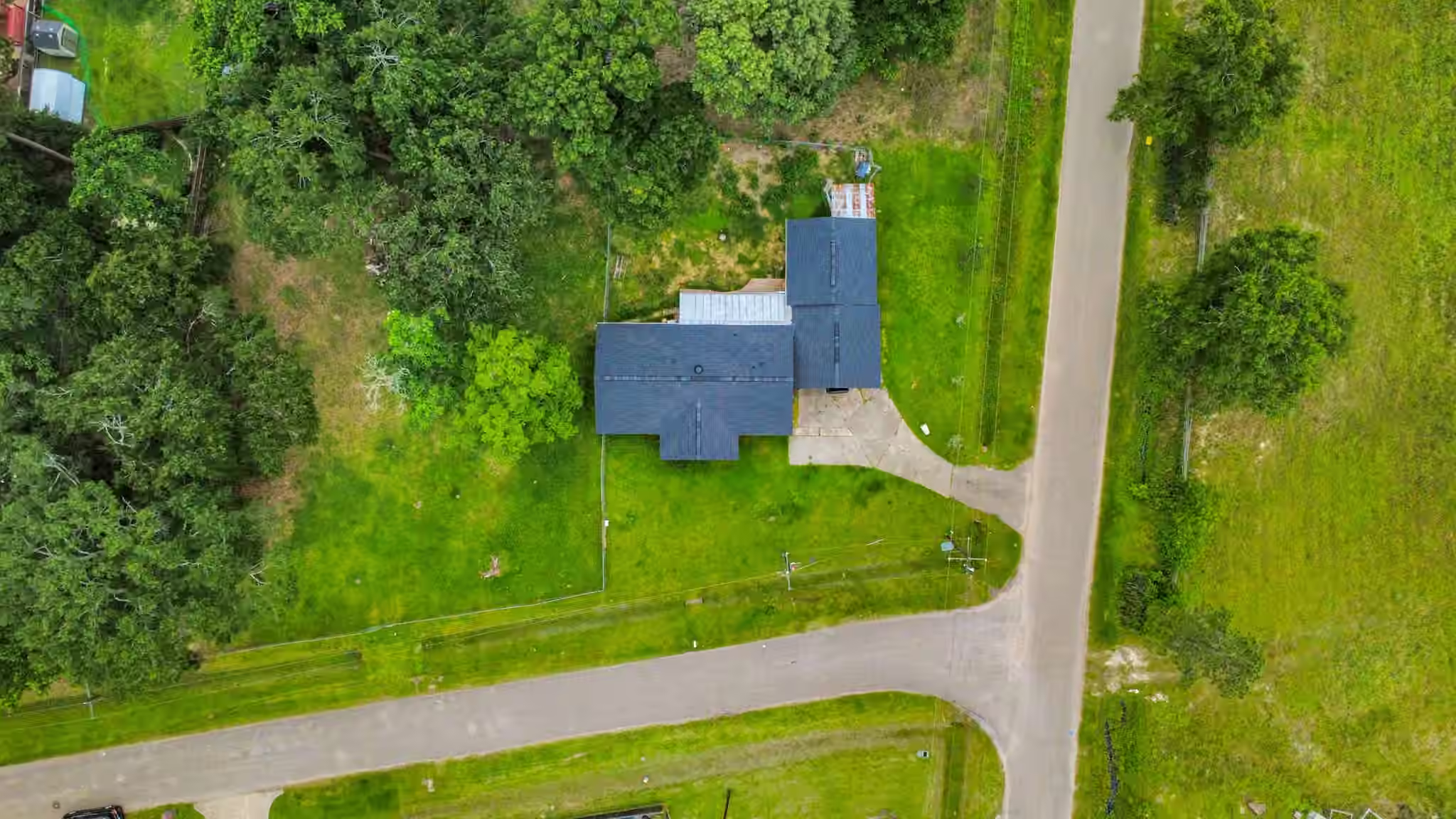 Photo 3 of 1301 Briarcliff Street, Conroe, TX