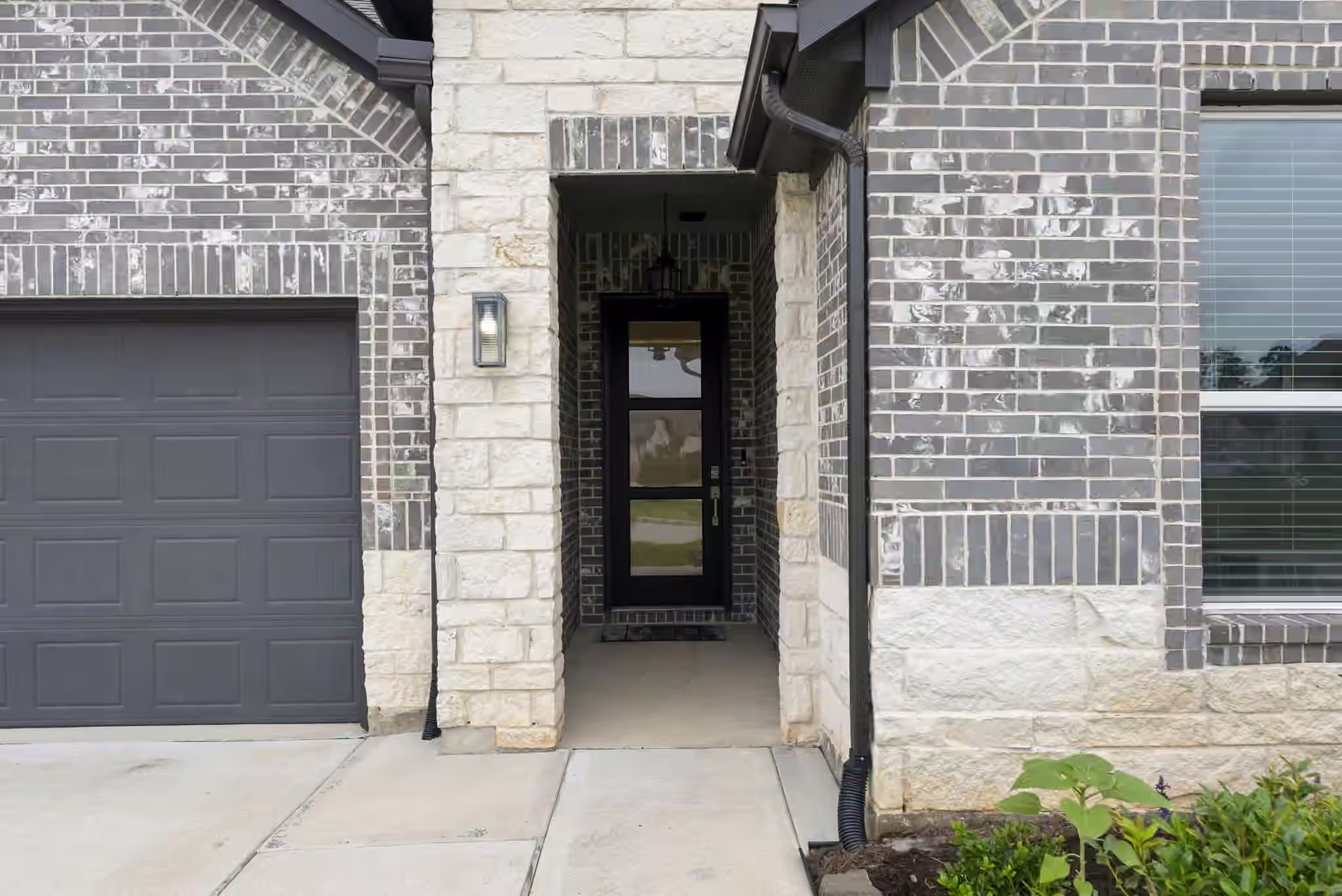 Photo 2 of 15220 Tattle Creek Lane, Conroe, TX