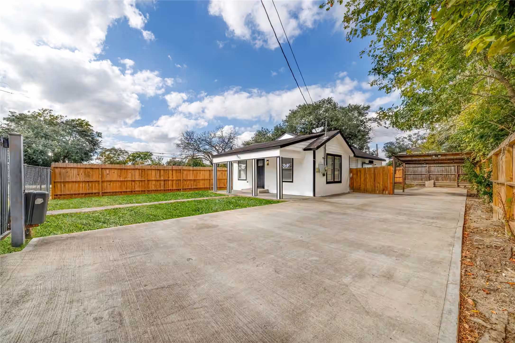 Photo of 9201 Klondike Street, Houston, TX