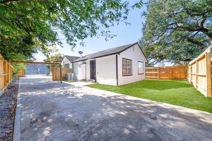 Photo 5 of 9201 Klondike Street, Houston, TX
