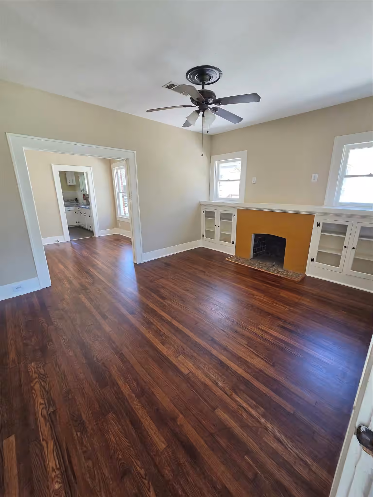 Photo 4 of 1430 Munger Street, Houston, TX