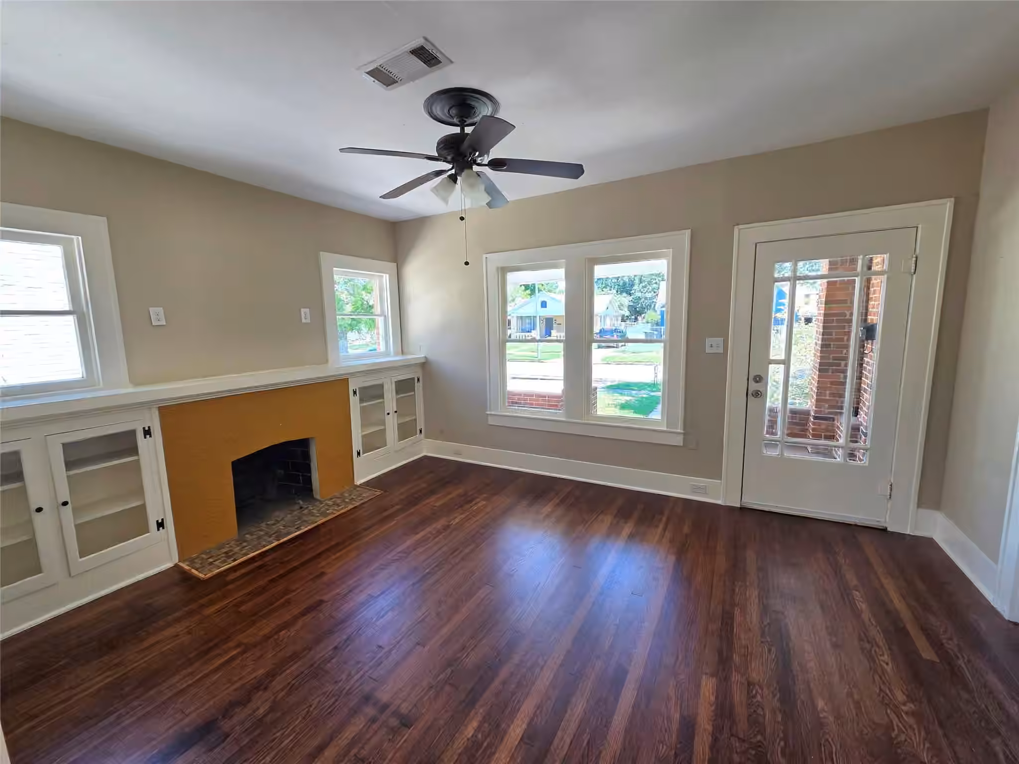 Photo 5 of 1430 Munger Street, Houston, TX