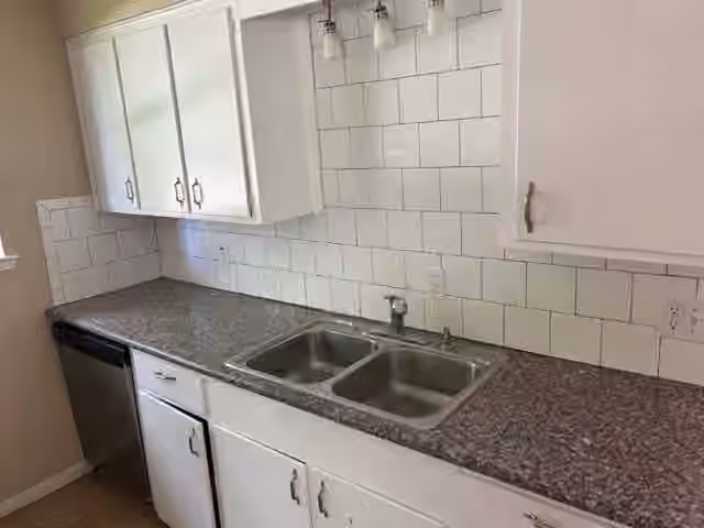 Photo 6 of 2401 Camino Court, Texas City, TX