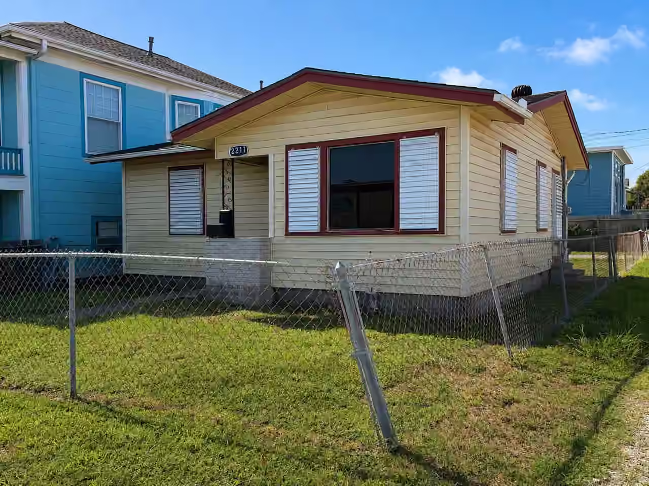 Photo 3 of 2211 Avenue O, Galveston, TX