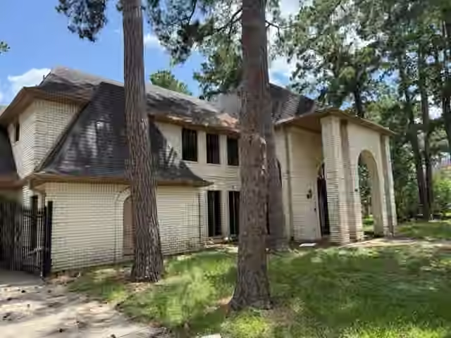Photo 3 of 8007 Northbridge Circle, Spring, TX