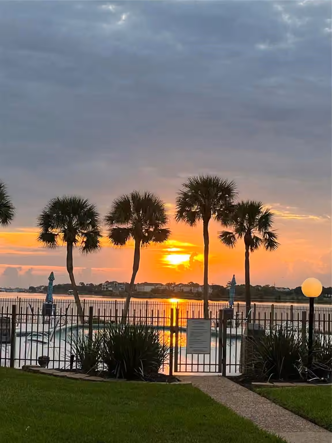 Photo of 401 Lakeside Lane 203, Houston, TX
