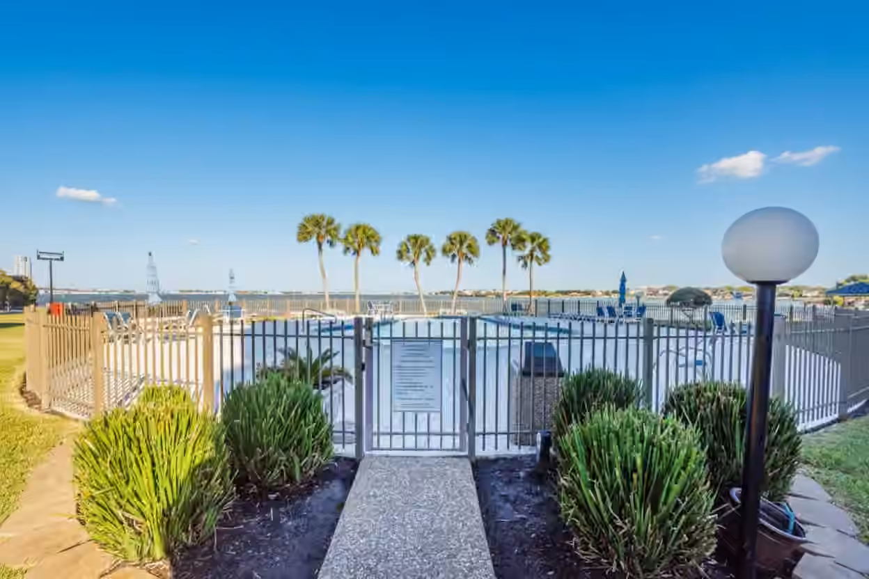 Photo 7 of 401 Lakeside Lane 203, Houston, TX