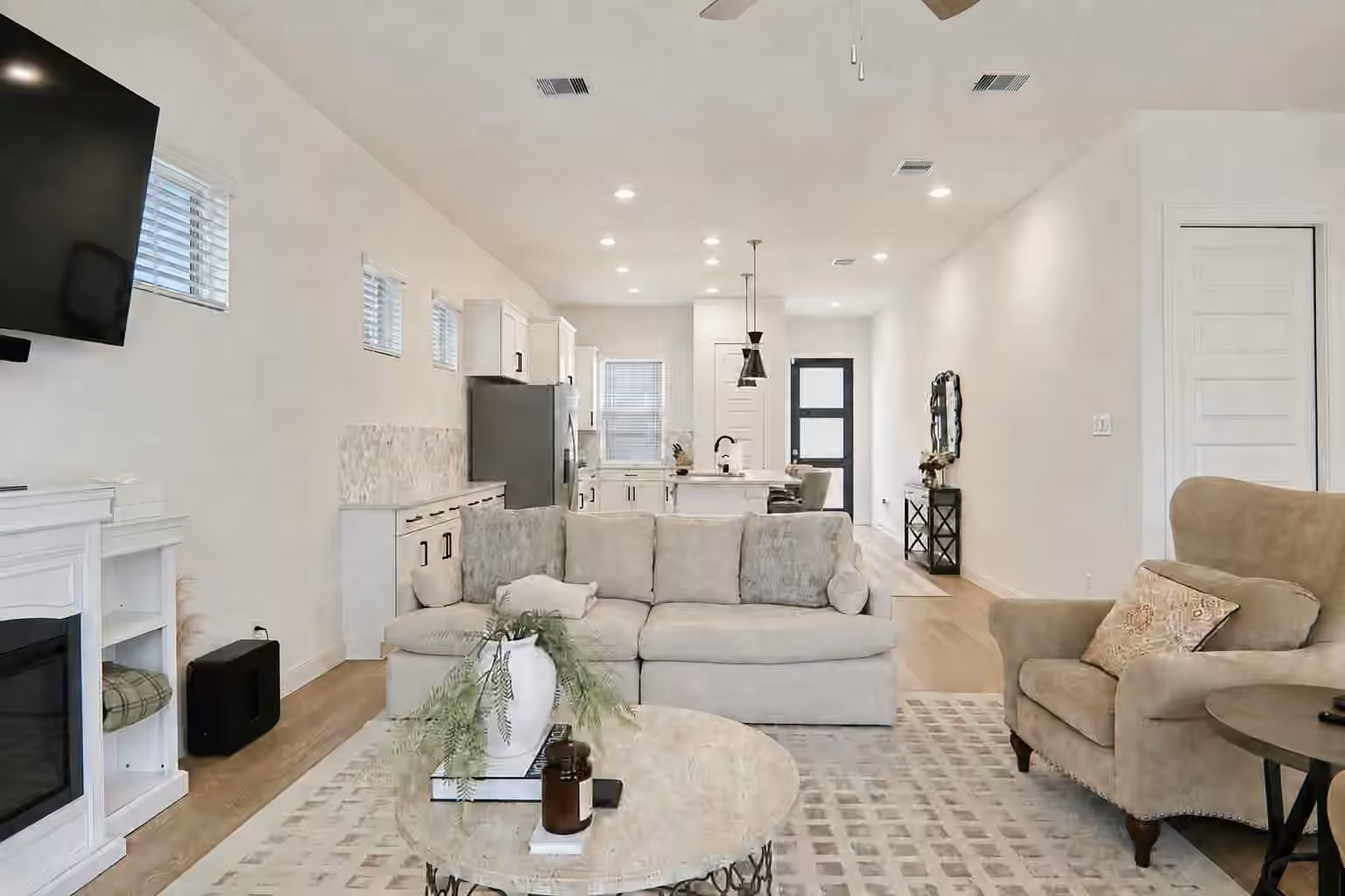 Photo 6 of 4215 Weathered Oak Drive, Houston, TX