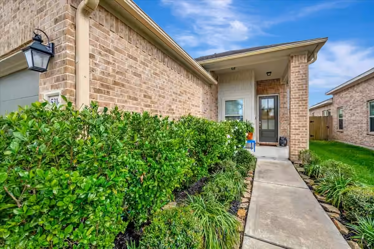 Photo 2 of 5314 Abbeville Court, Dickinson, TX