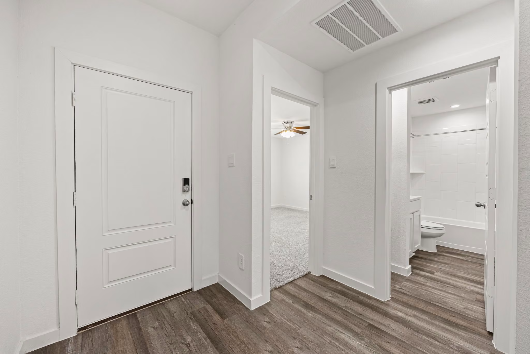 Photo 4 of 8611 Swenson Lane, Rosharon, TX