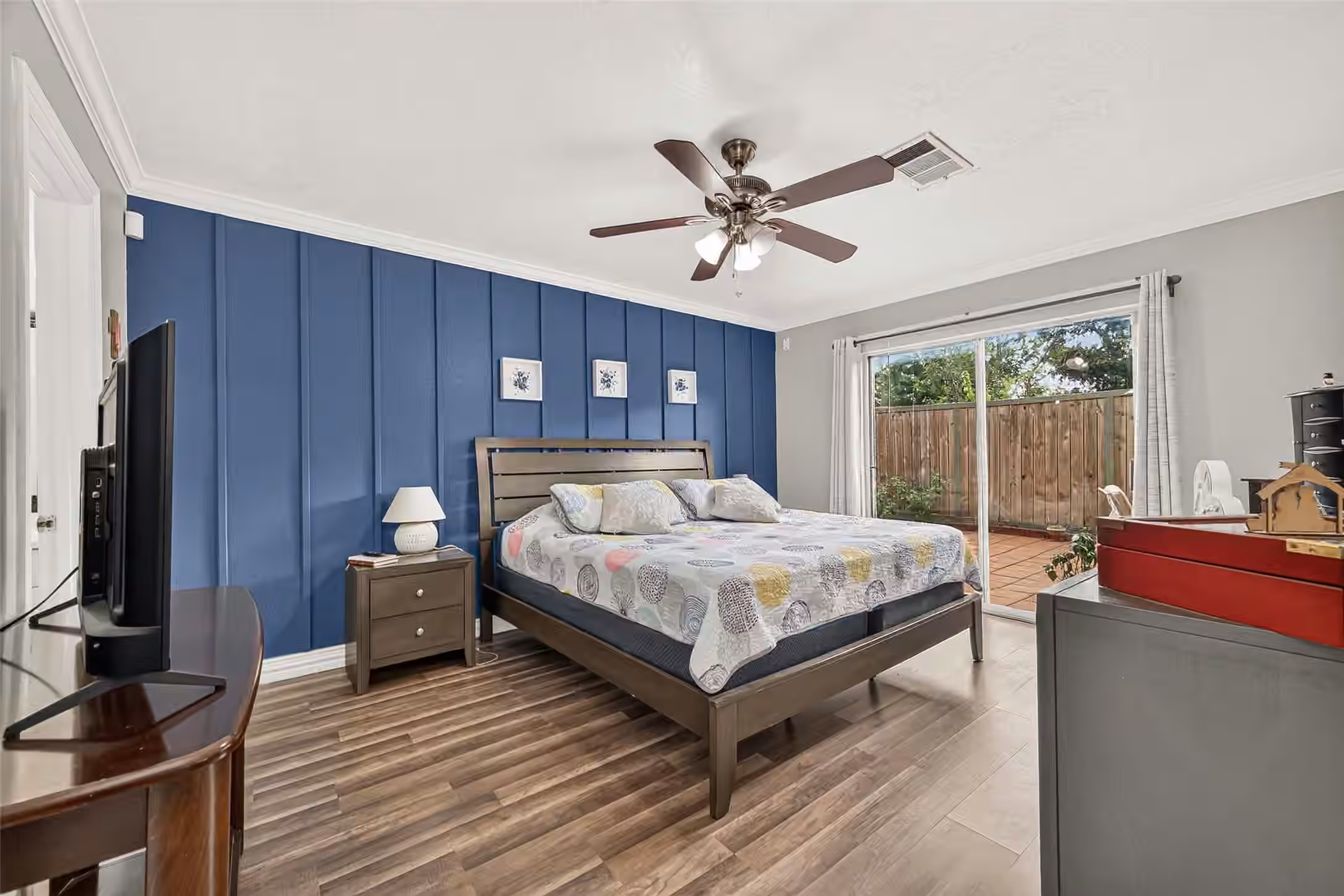 Photo 2 of 17519 Davenway Drive, Houston, TX