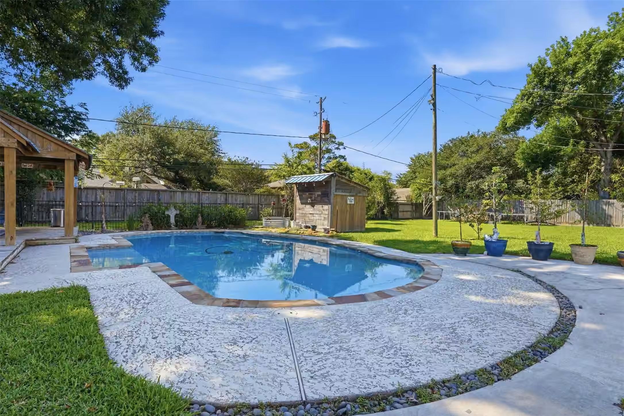 Photo 2 of 15721 Juneau Ln, Houston, TX